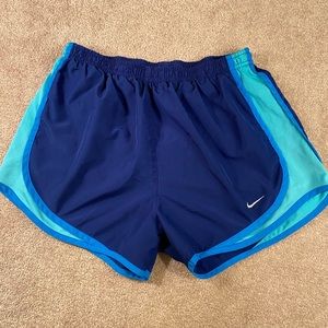 women’s nike tempo shorts